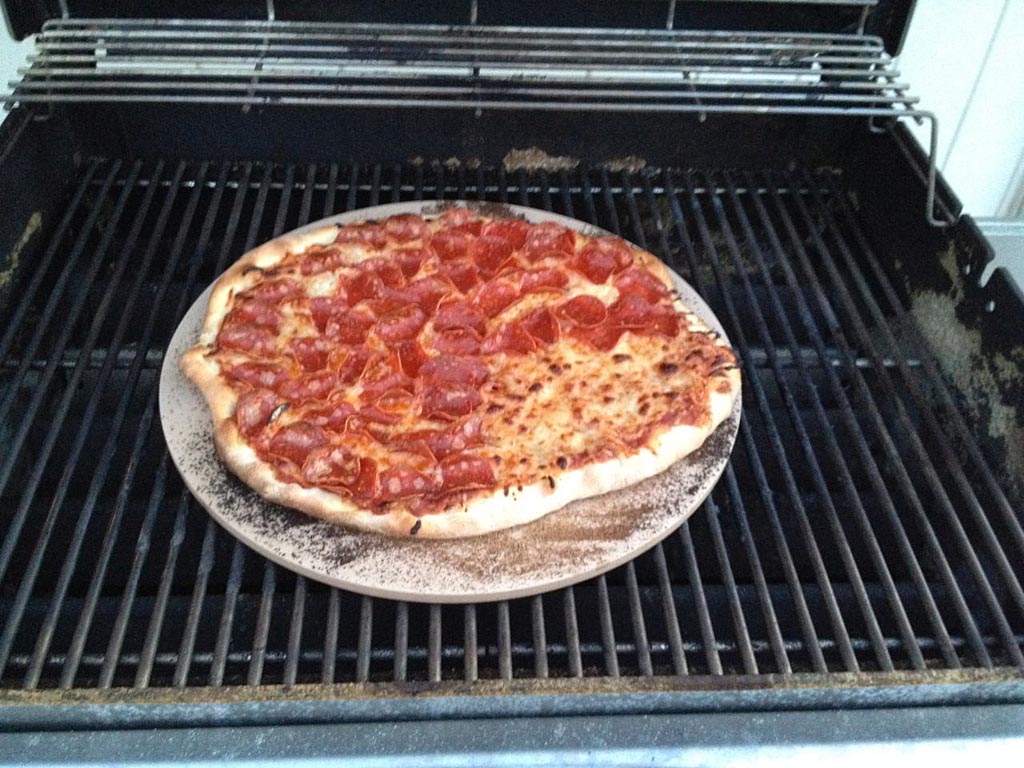 Finished grilled pizza