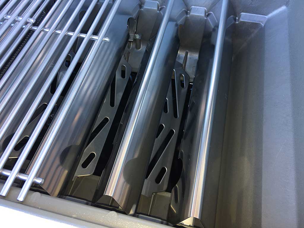 I've removed the right cooking grate to reveal the stainless steel Flavorizer bars.